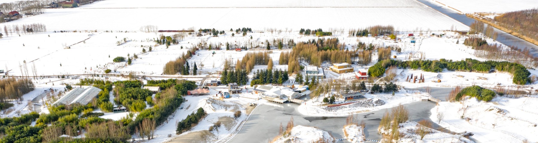 winter drone view ijsbaan.jpg