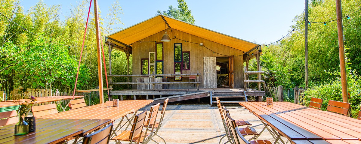 jungle lodge buitenkant2.jpg