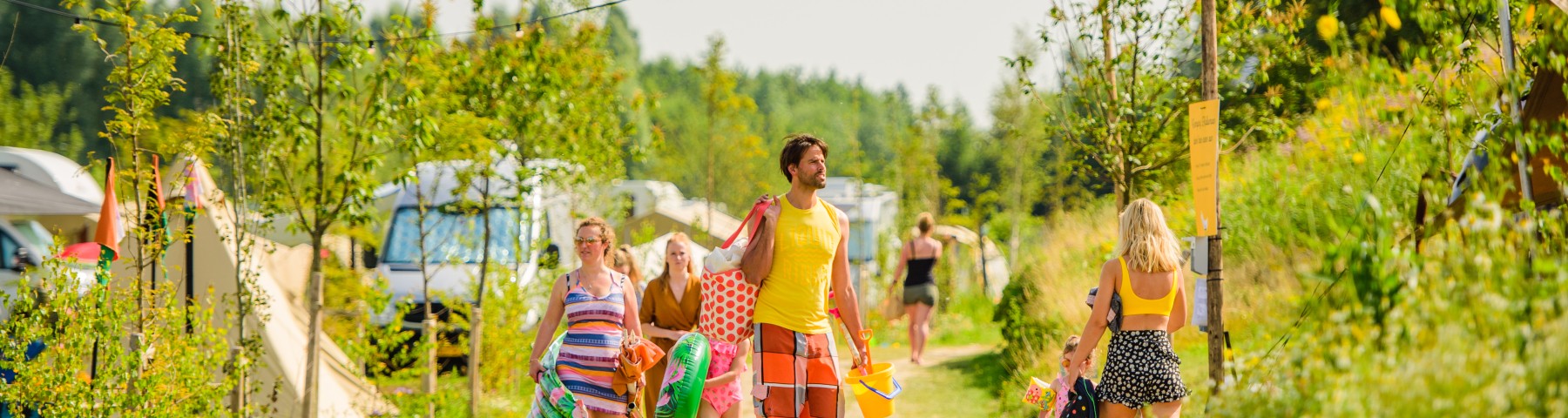 Mensen camping UFO.jpg
