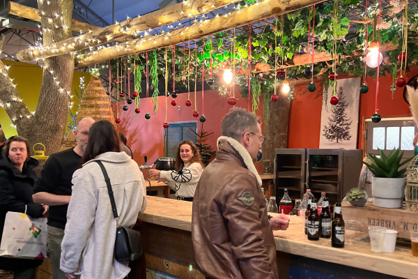 Kerst bar kas gasten.png