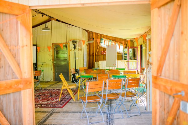 jungle lodge door de deuren.jpg