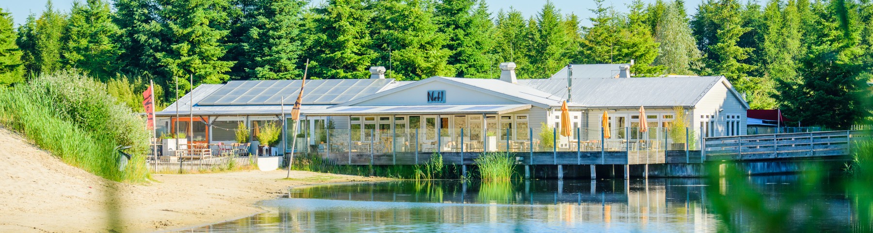 Strandpaviljoen gras