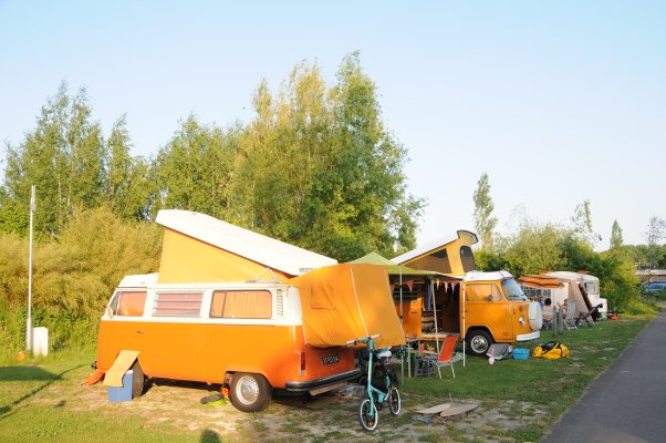 Camperplek UFO.JPG