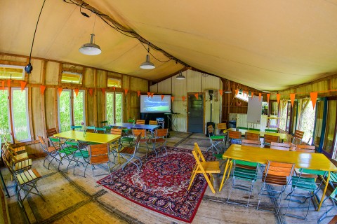 jungle lodge binnenkant3.jpg