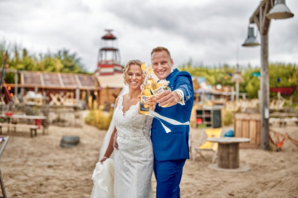 Foto met corona flesje.jpg