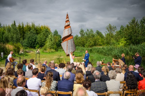 Ceremonie bij tuureluur.jpg