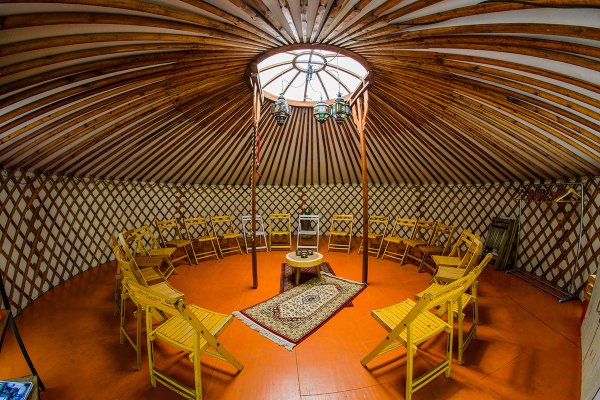 mongoolse ger binnenkant.jpg