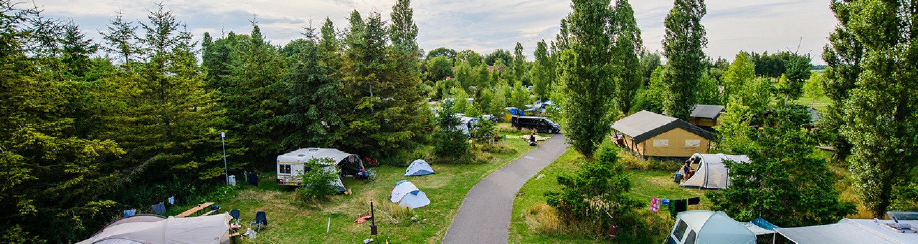 overzicht heli met weg.jpg }}