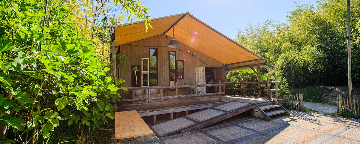 jungle lodge buitenkant.jpg