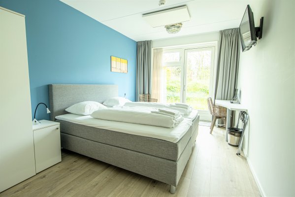 NetlHotel_FC--3 lit up.jpg